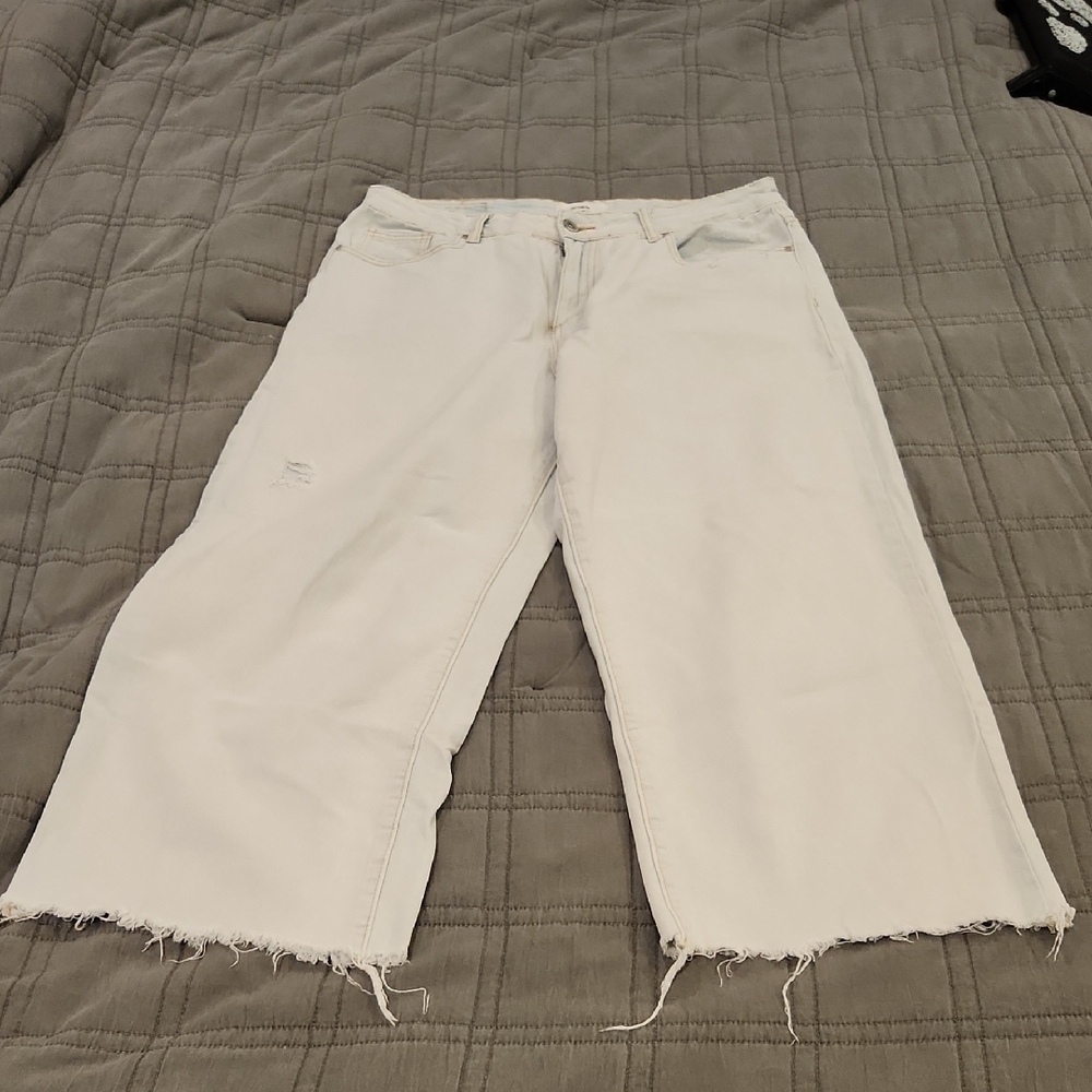 Cotton On Light Wash Wide Leg Cropped Frayed Hem Jeans Size 10!